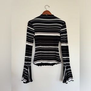 00s vintage mossimo bell sleeve blouse with flutter hem